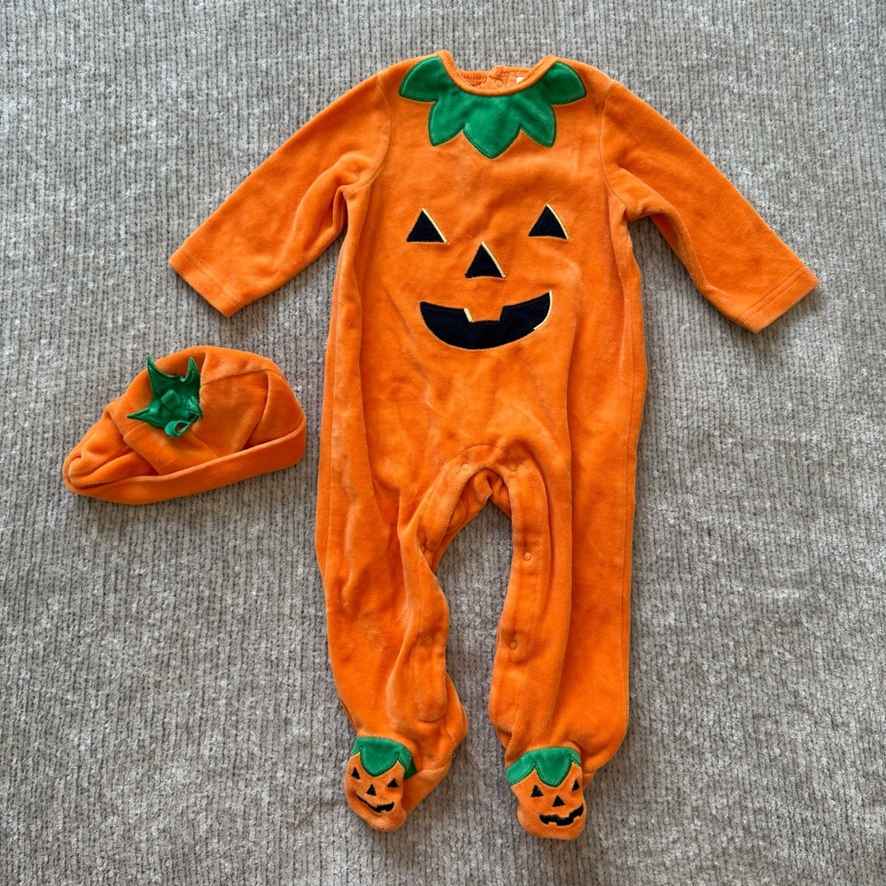 Little Me Pumpkin Halloween Footed‎ Sleeper + Hat 9M Cozy Jack-o-Lantern Costume